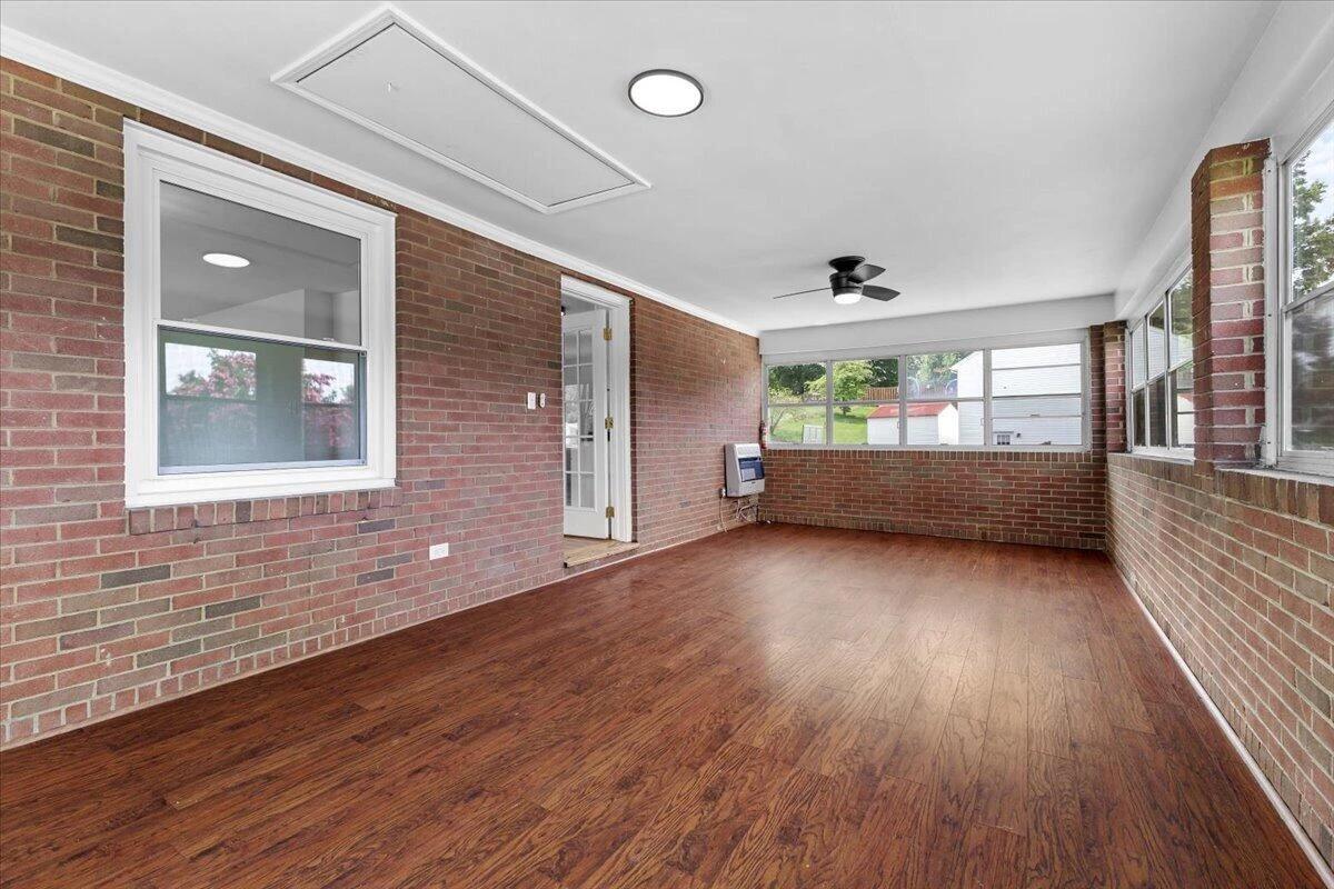 503 Palisades DR - Photo 32