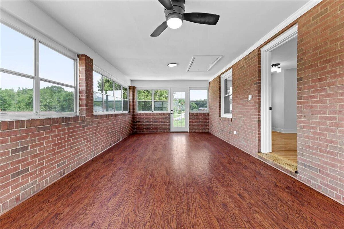 503 Palisades DR - Photo 33
