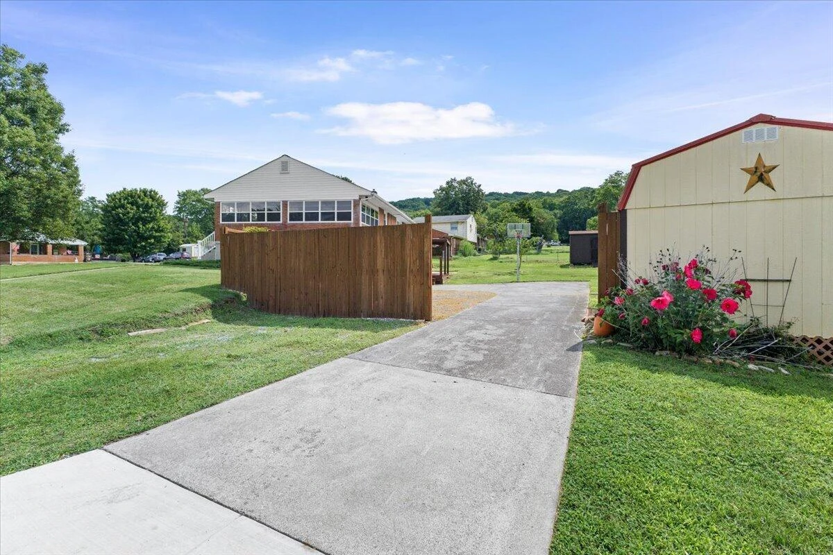 503 Palisades DR - Photo 40