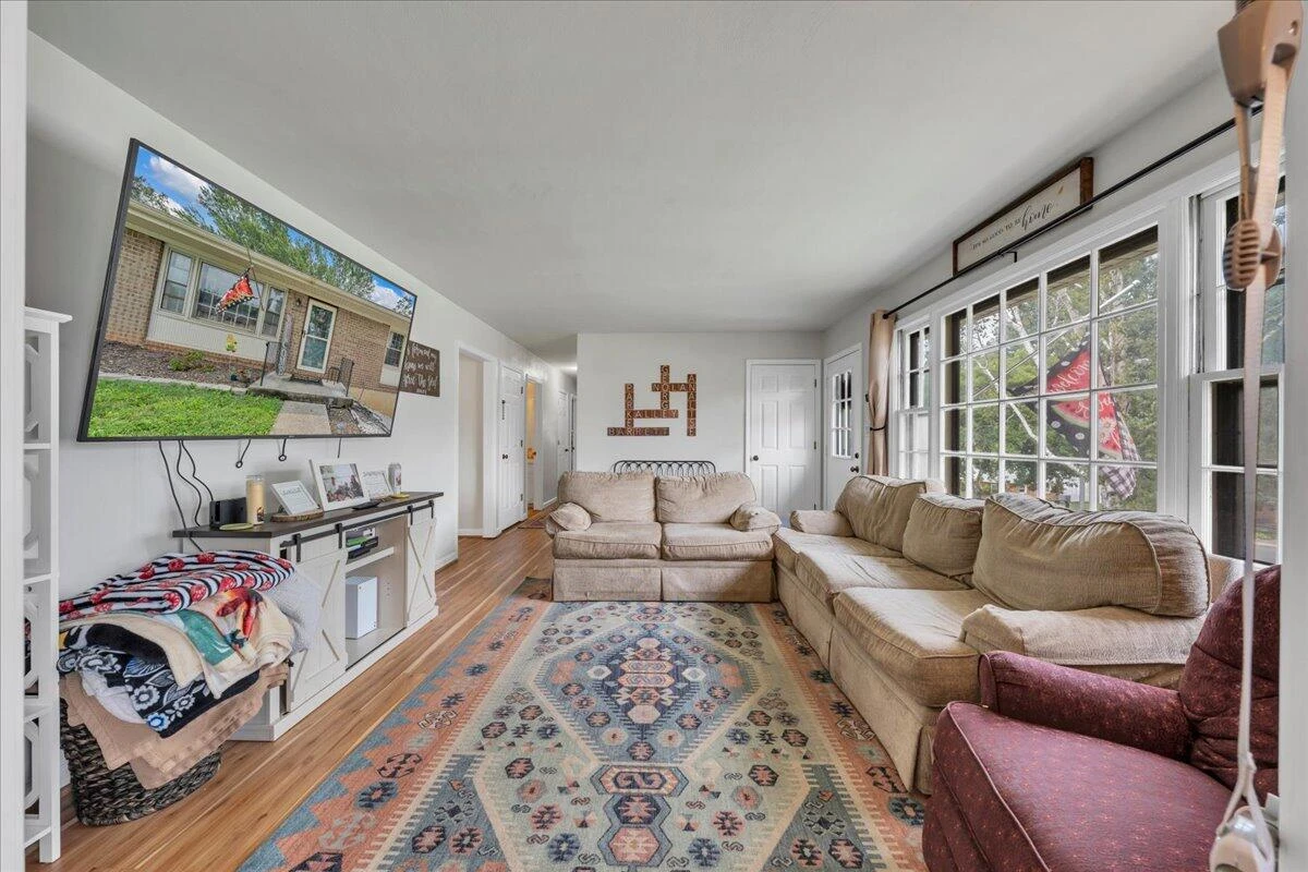 1516 Millwood DR - Photo 3