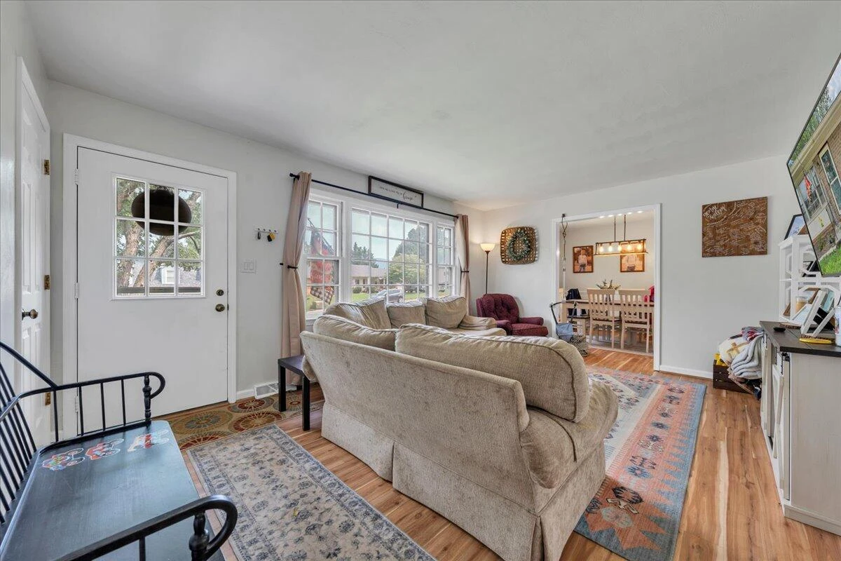 1516 Millwood DR - Photo 4
