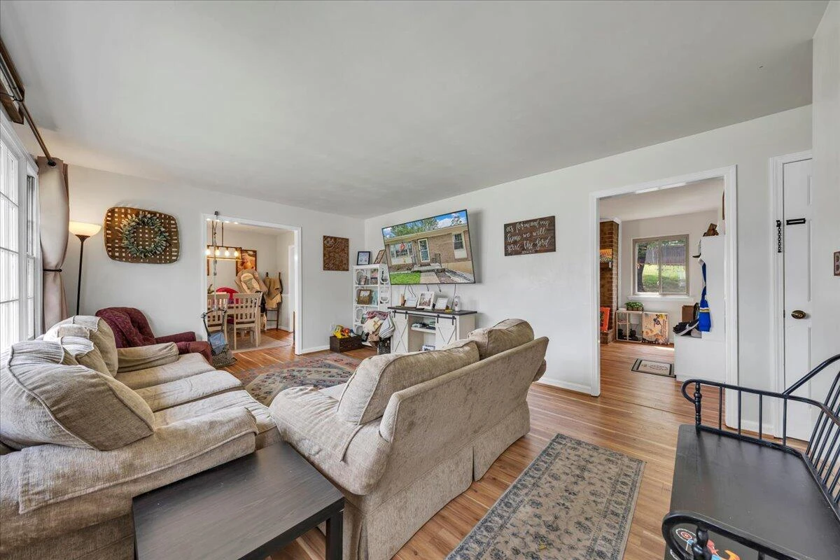 1516 Millwood DR - Photo 6