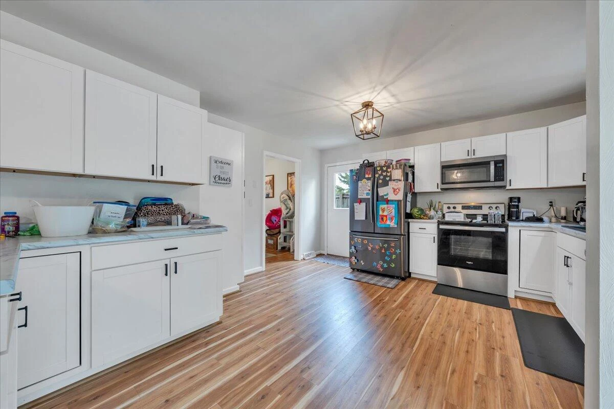1516 Millwood DR - Photo 10