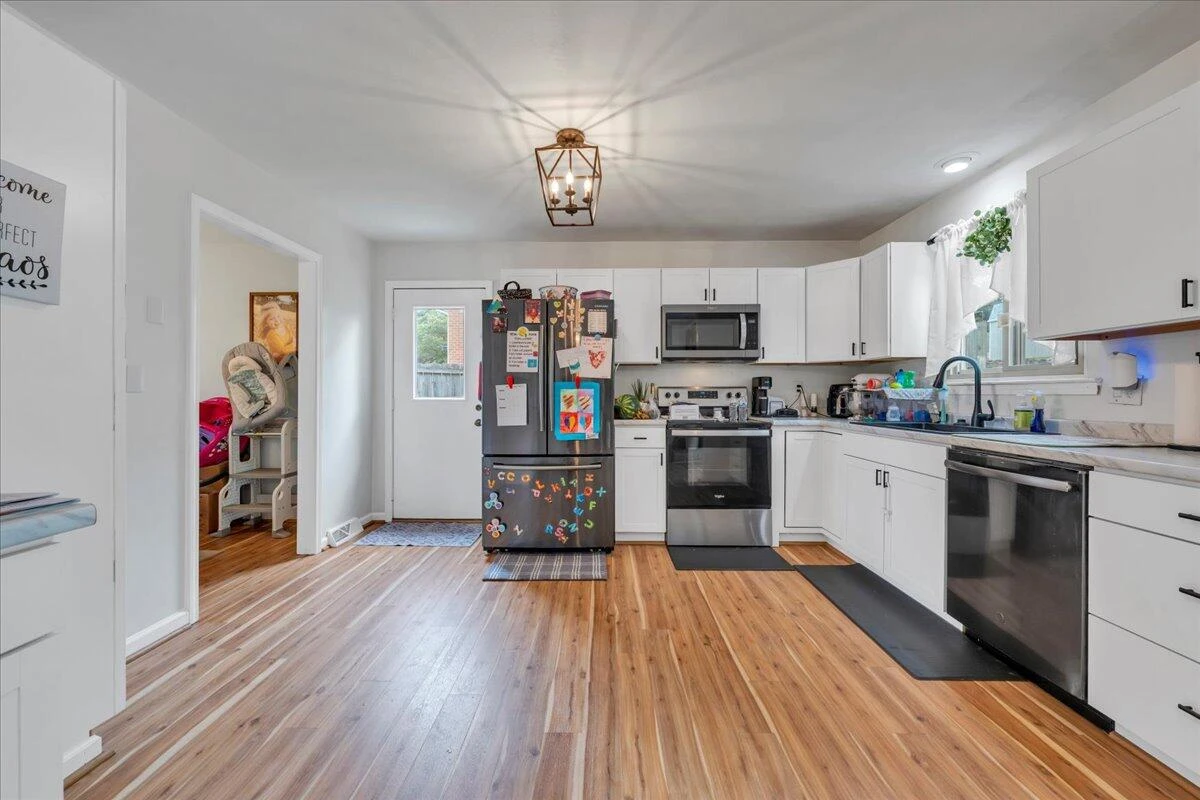 1516 Millwood DR - Photo 12