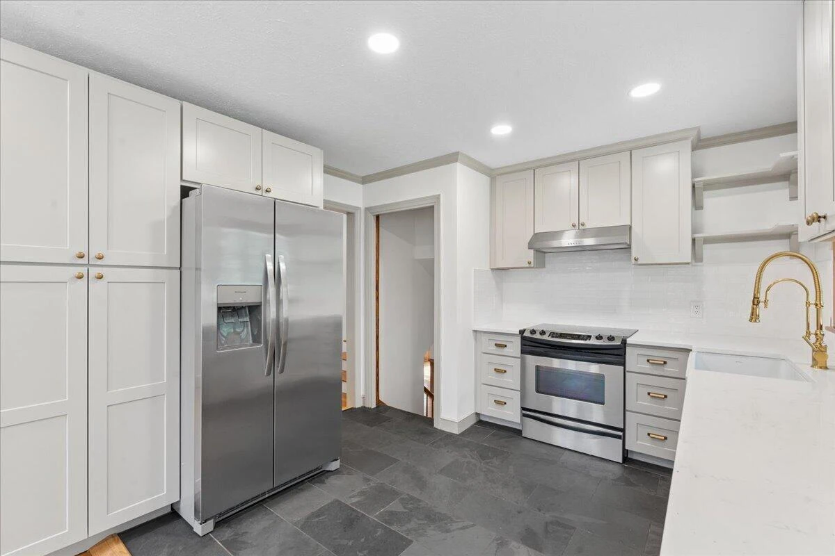 921 Peaksview ST - Photo 10