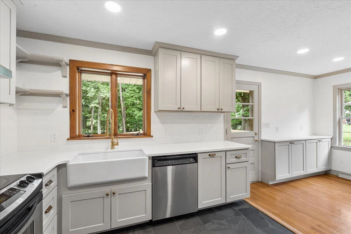 921 Peaksview ST - Photo 11