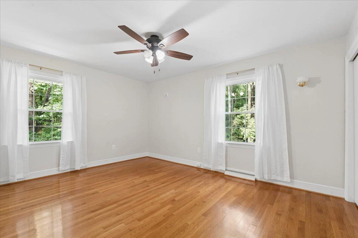 921 Peaksview ST - Photo 17