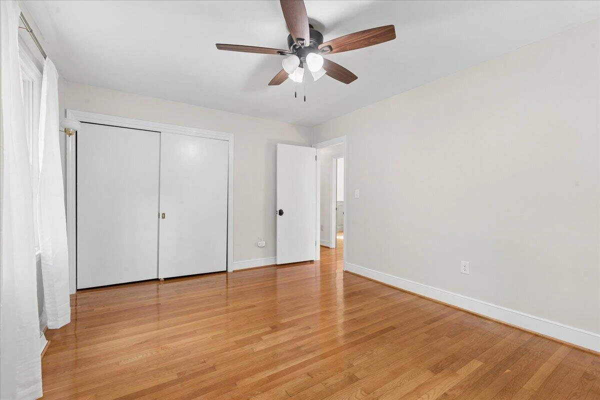921 Peaksview ST - Photo 18