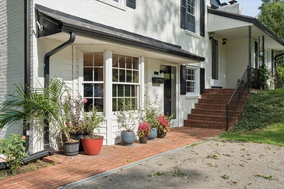 921 Peaksview ST - Photo 2