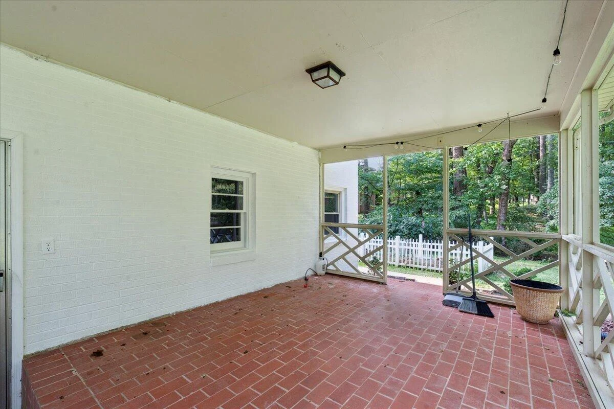 921 Peaksview ST - Photo 29