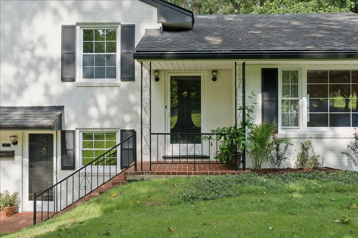 921 Peaksview ST - Photo 3
