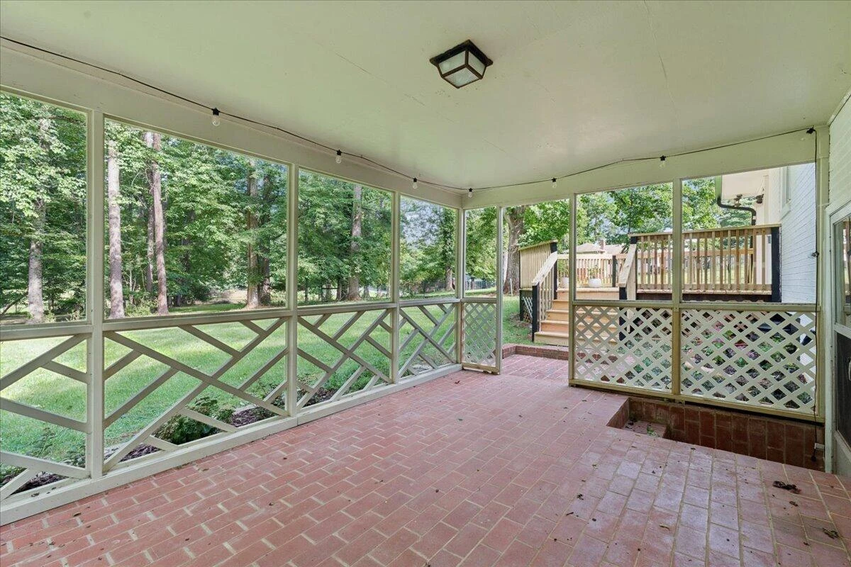 921 Peaksview ST - Photo 30