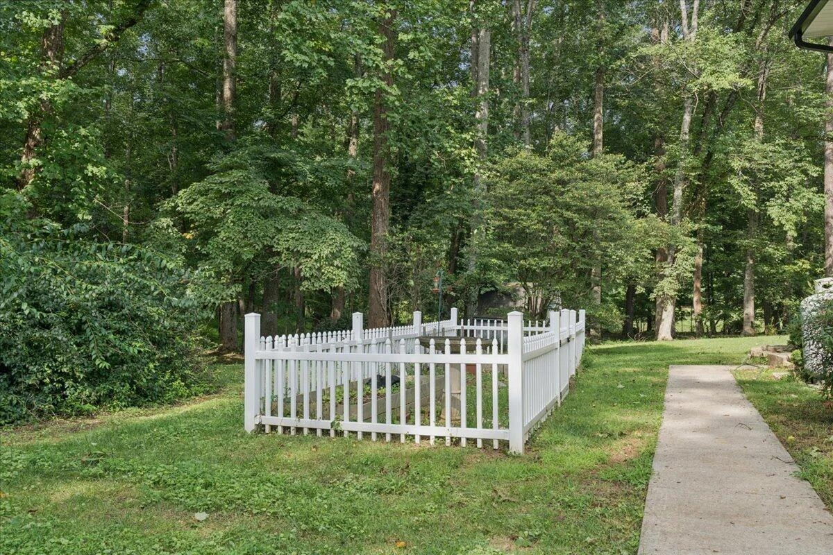 921 Peaksview ST - Photo 34