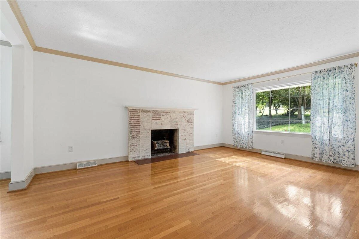921 Peaksview ST - Photo 4
