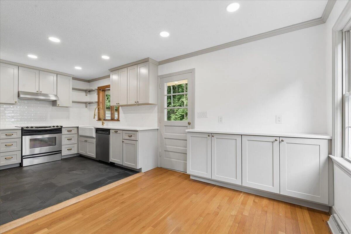 921 Peaksview ST - Photo 7