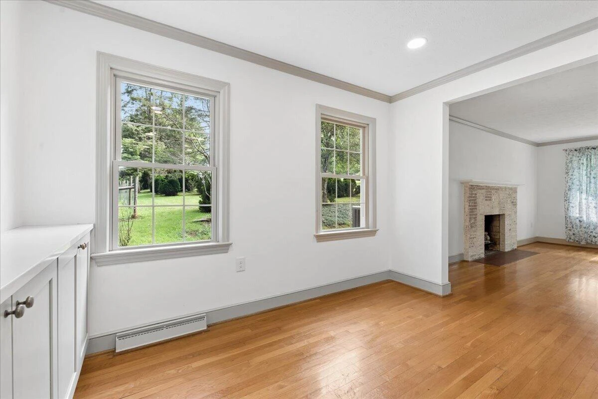 921 Peaksview ST - Photo 8