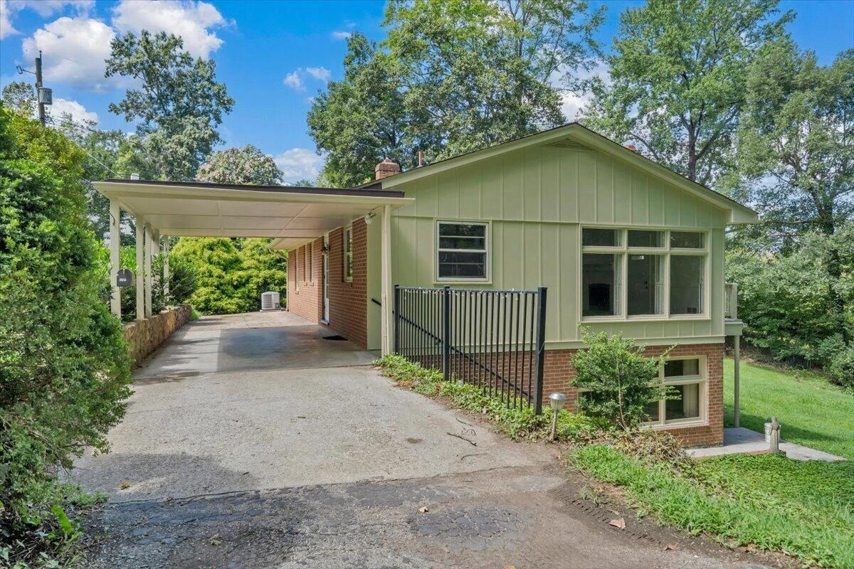 436 Bramble LN SW - Photo 4