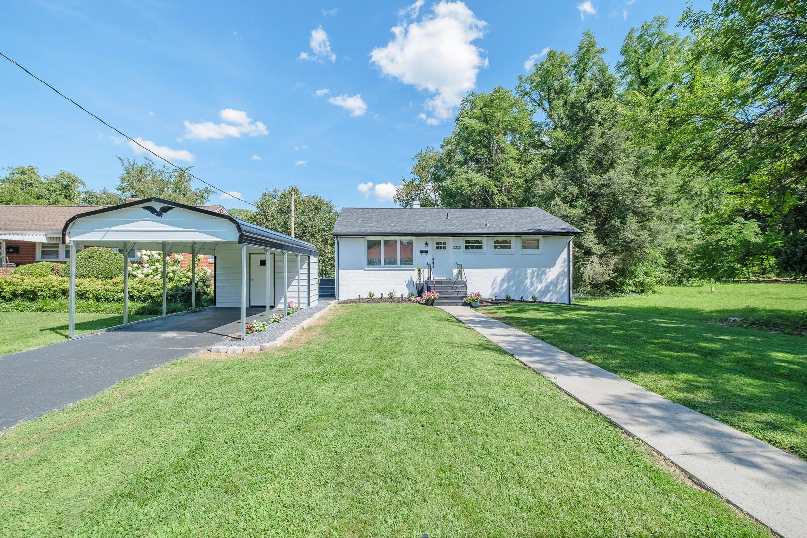 1629 Golfside AVE NW - Photo 2