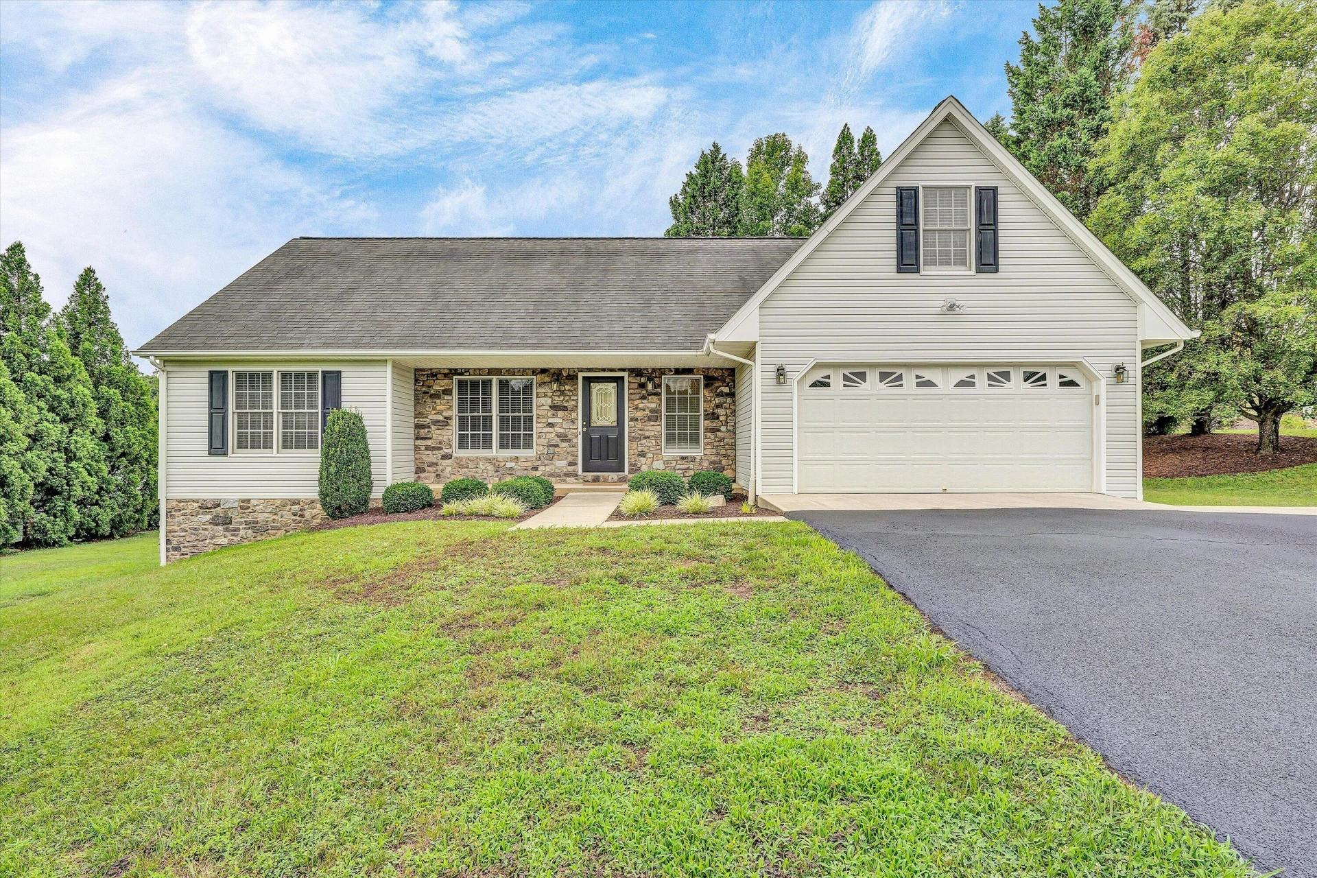 775 Brookfield LN