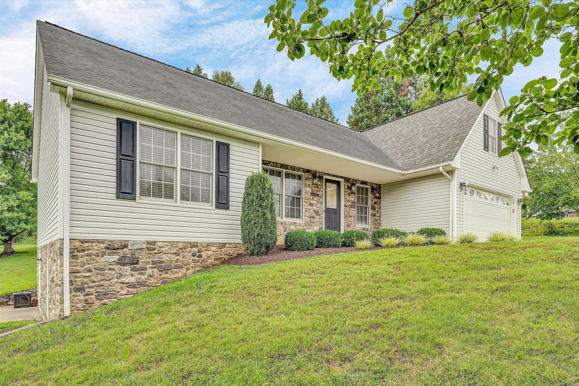 775 Brookfield LN - Photo 2