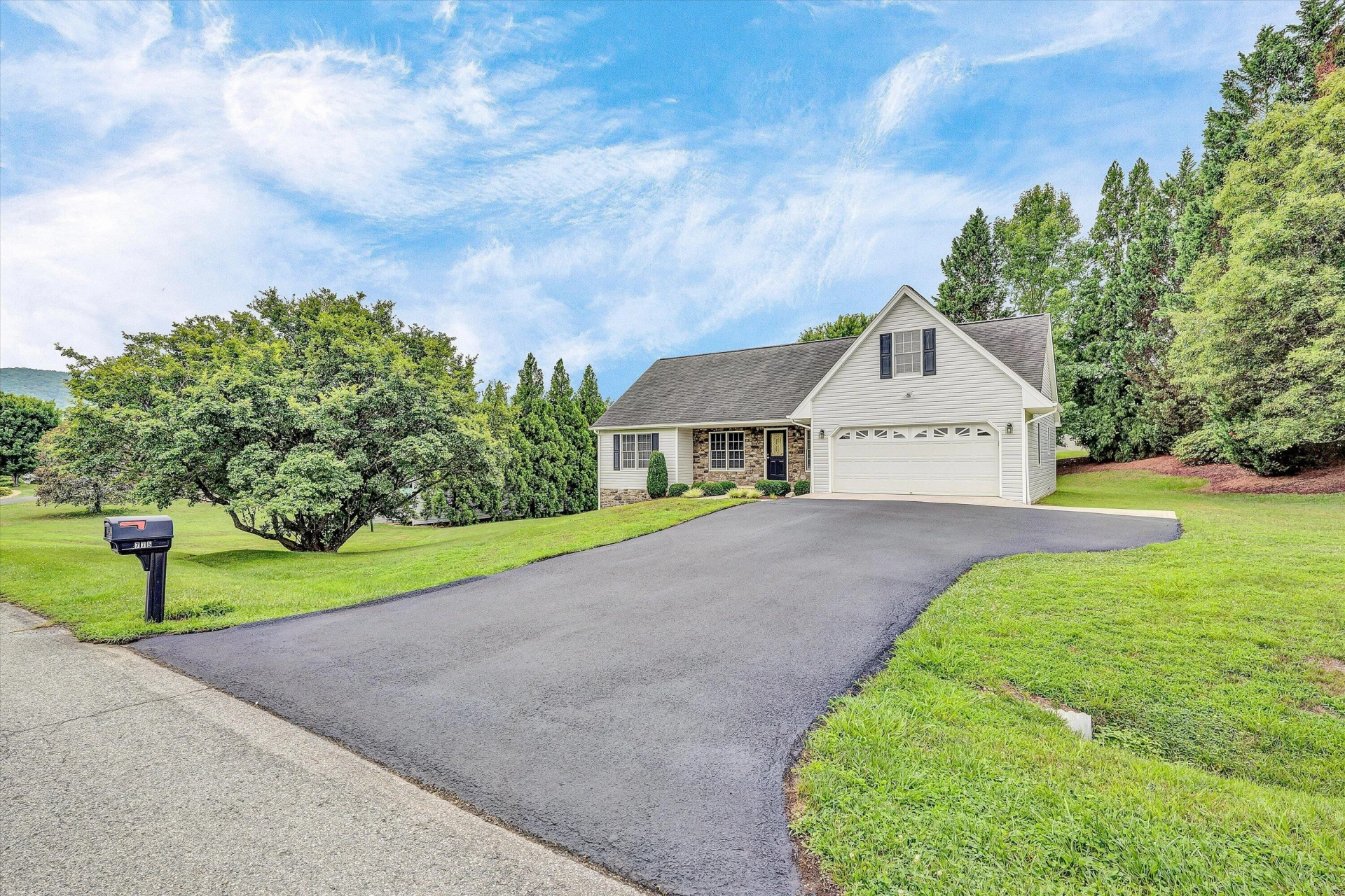 775 Brookfield LN - Photo 4