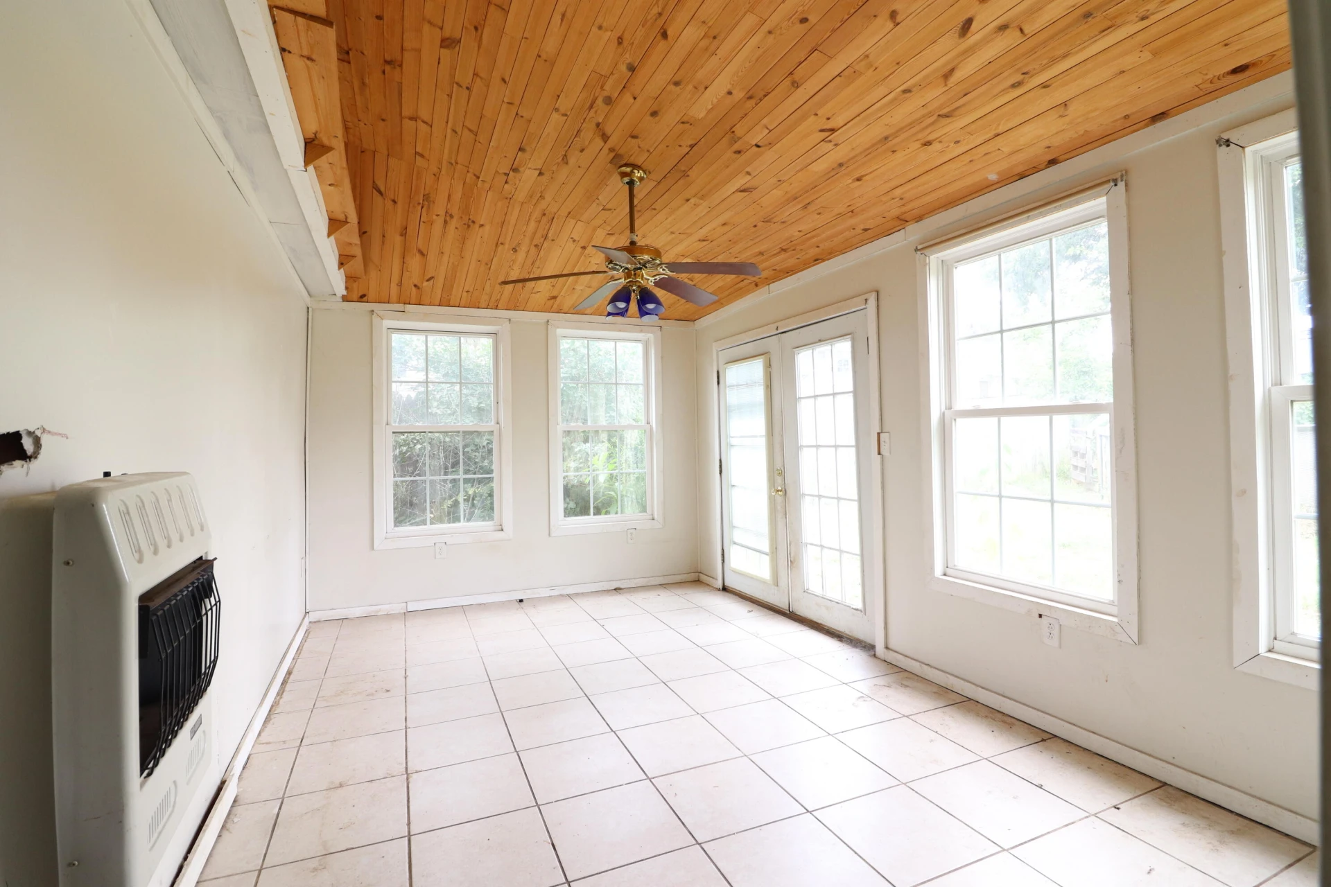 402 Craig ST NE - Photo 11