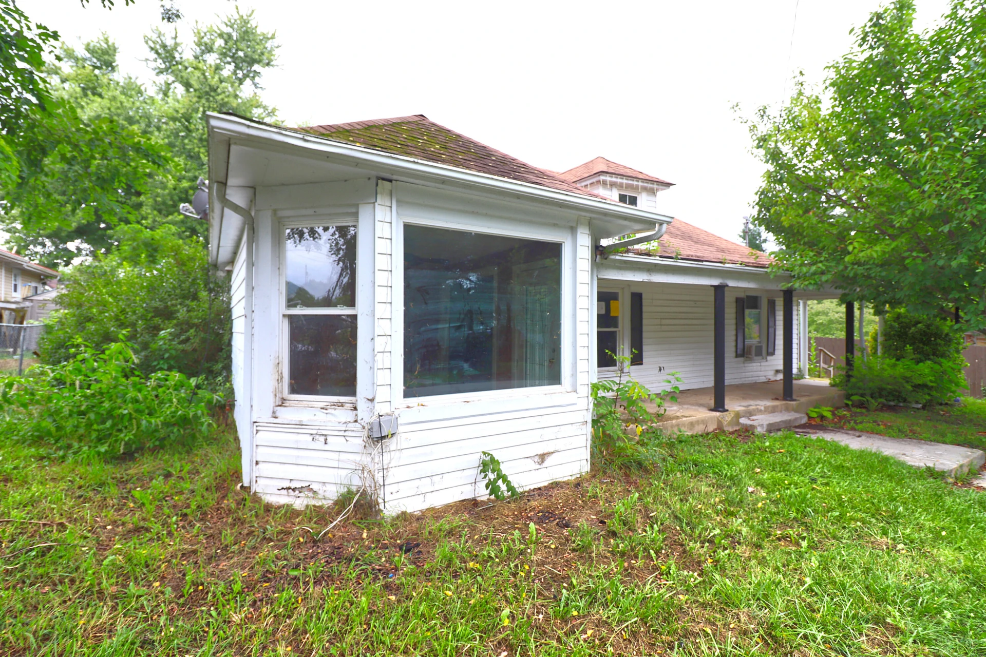 402 Craig ST NE - Photo 3