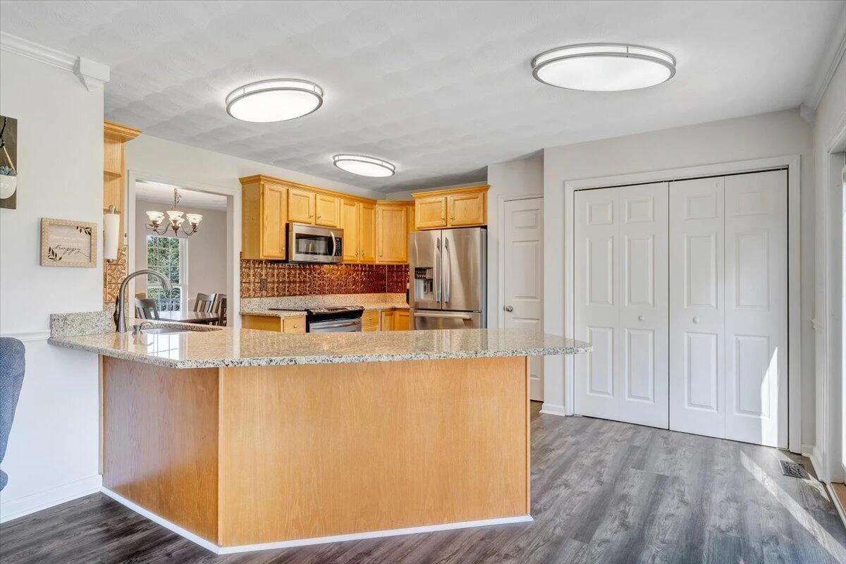 692 Brookfield LN - Photo 14