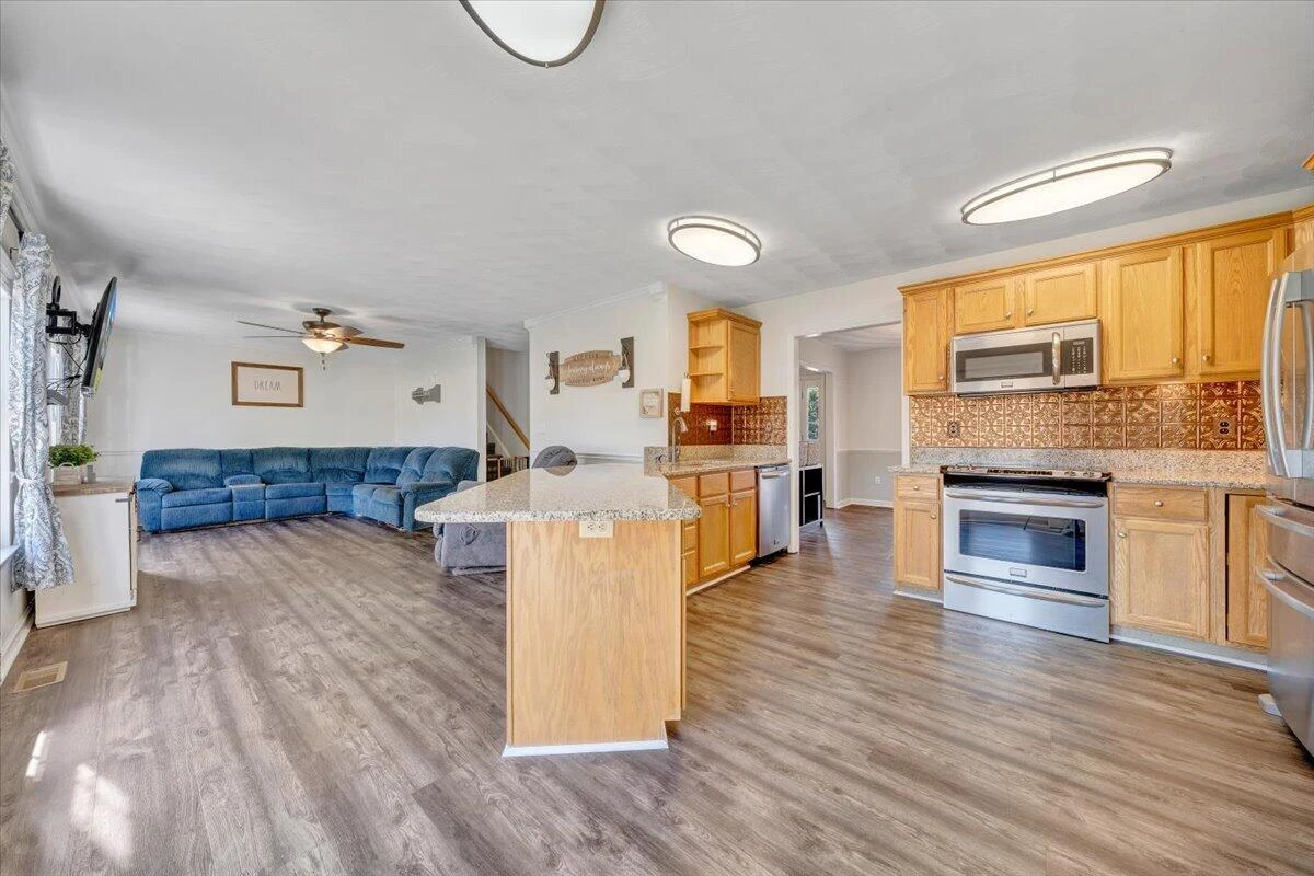 692 Brookfield LN - Photo 16