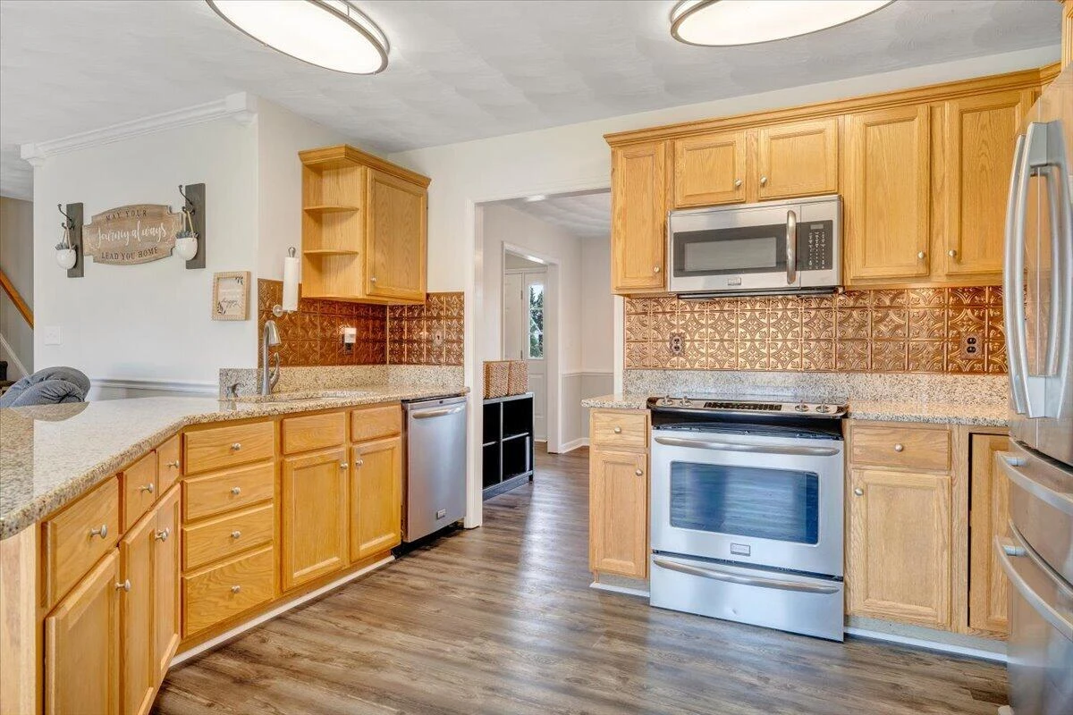 692 Brookfield LN - Photo 17
