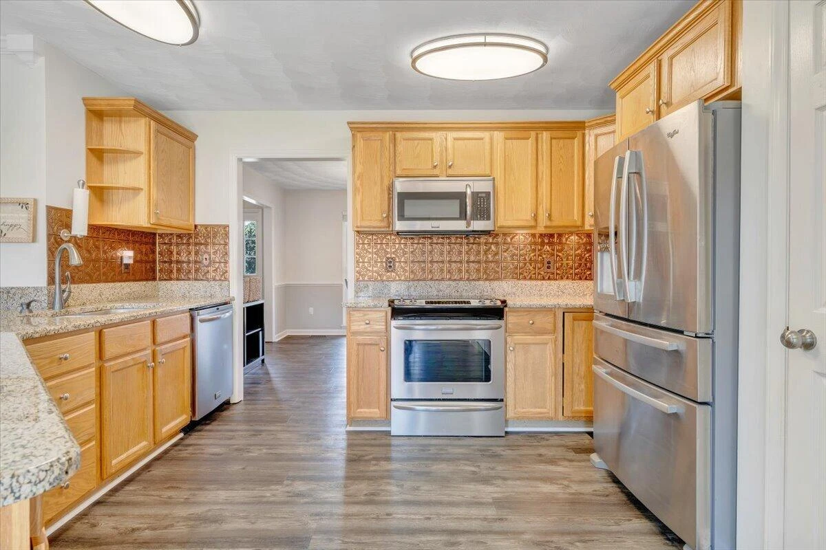 692 Brookfield LN - Photo 18