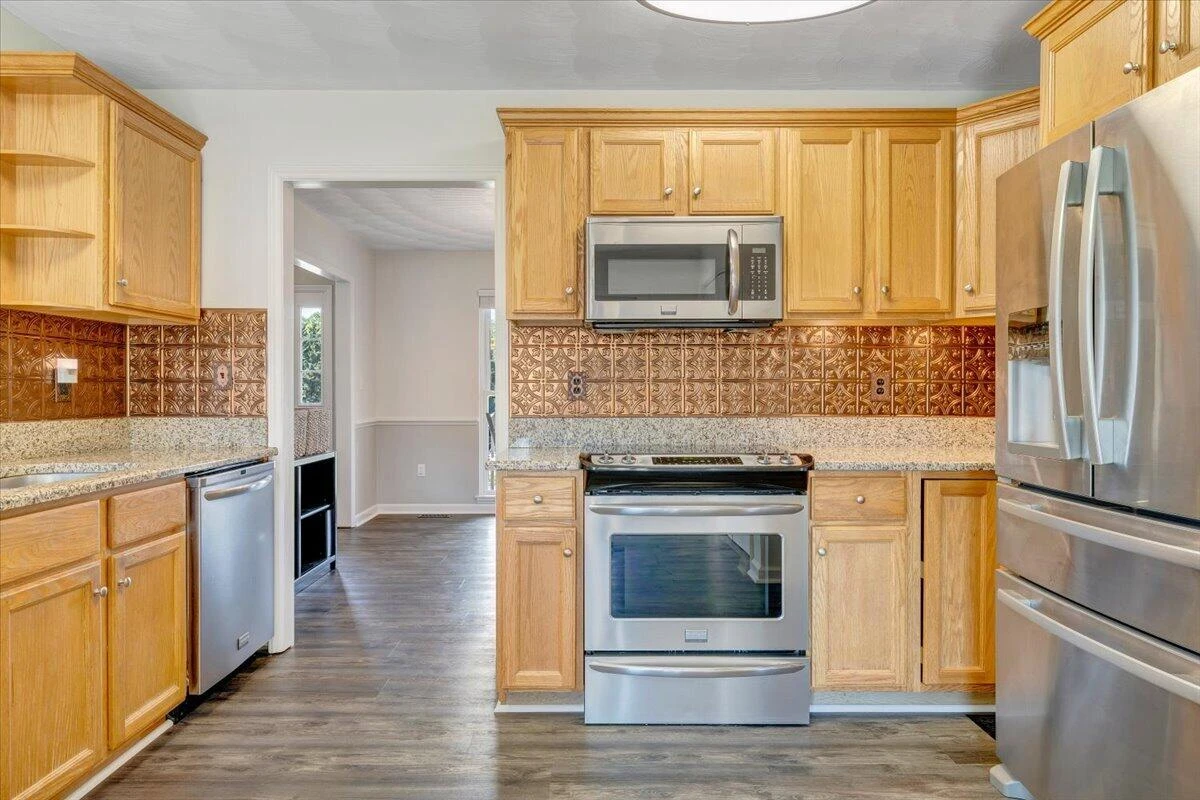 692 Brookfield LN - Photo 19