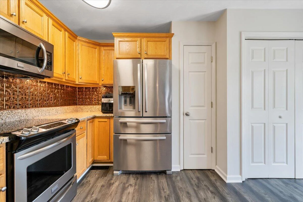692 Brookfield LN - Photo 20
