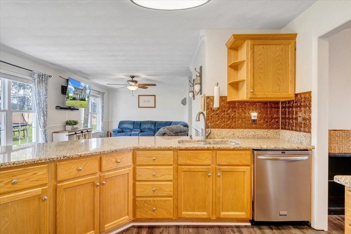 692 Brookfield LN - Photo 23