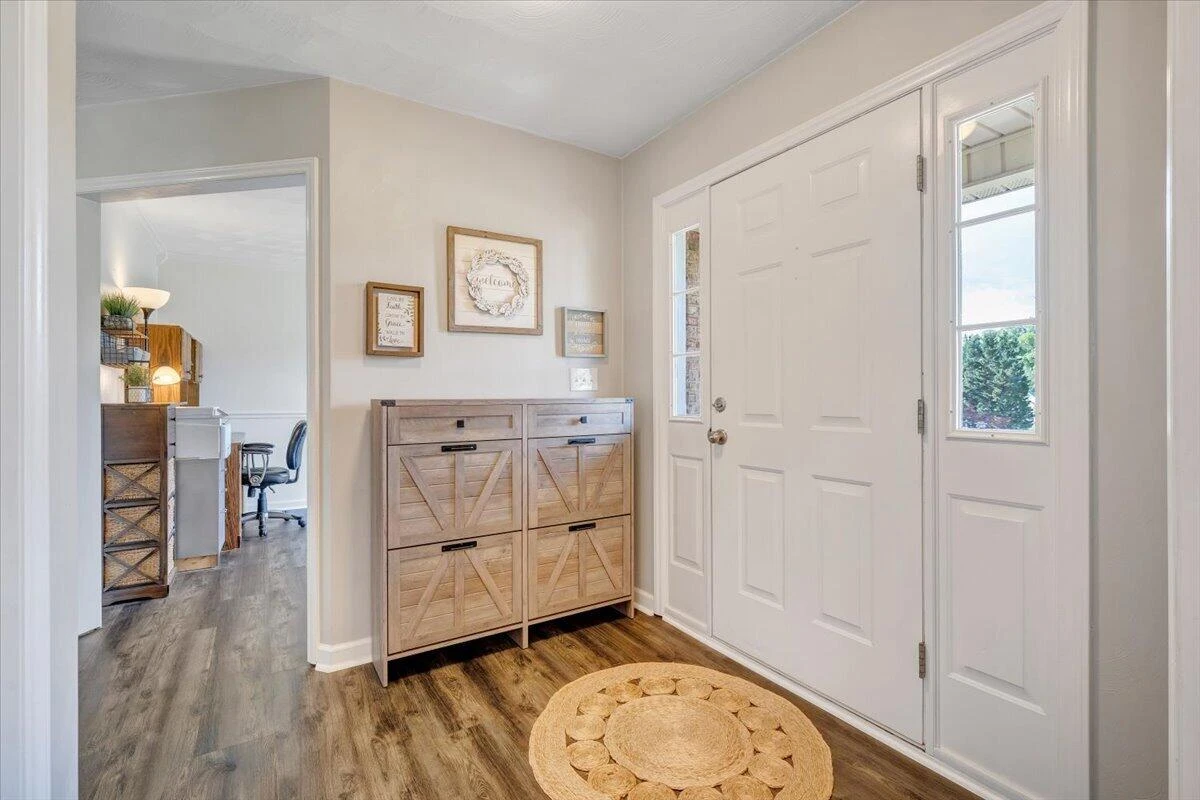 692 Brookfield LN - Photo 5