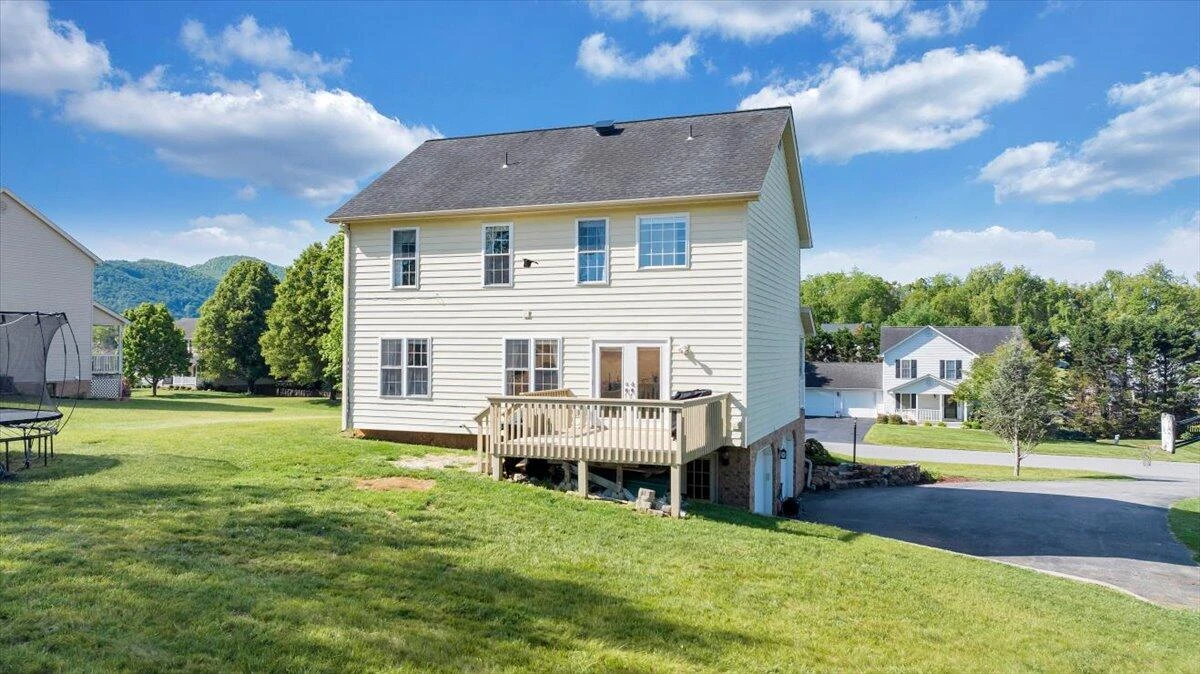 692 Brookfield LN - Photo 76