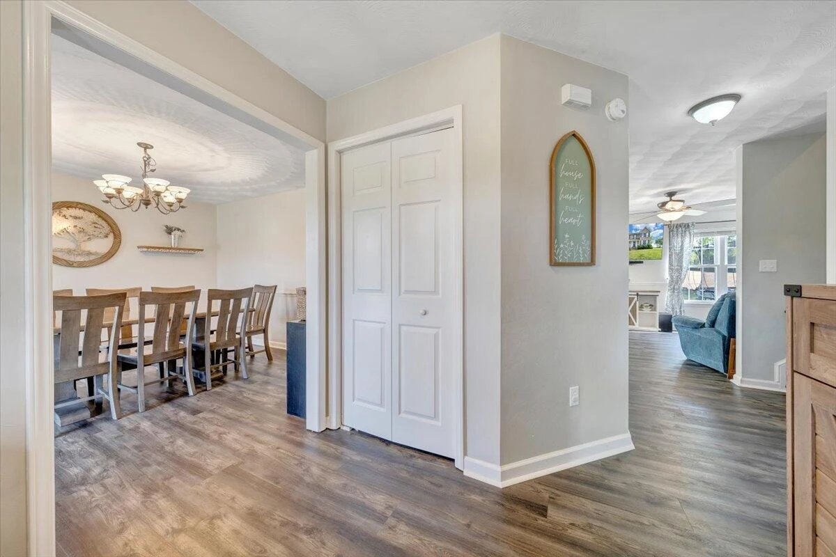 692 Brookfield LN - Photo 8