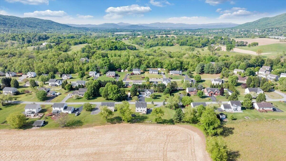 692 Brookfield LN - Photo 80