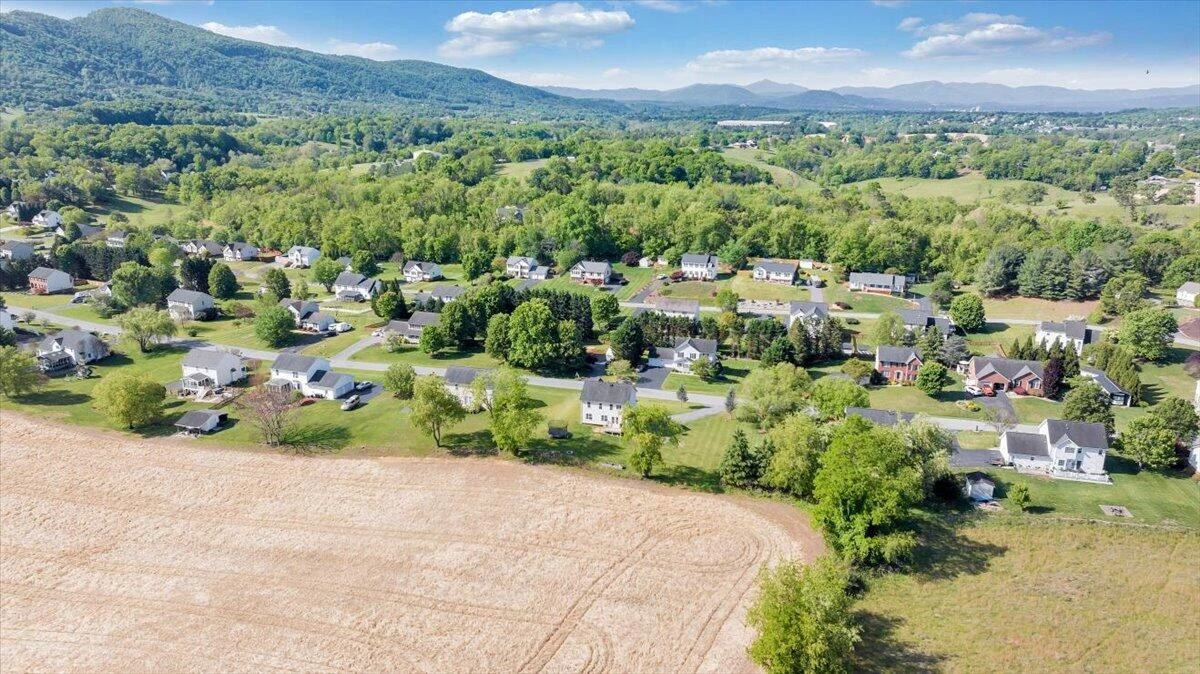 692 Brookfield LN - Photo 81