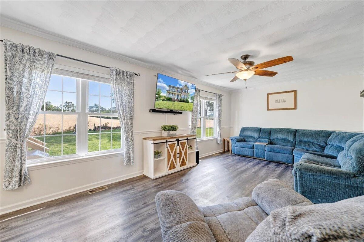 692 Brookfield LN - Photo 9