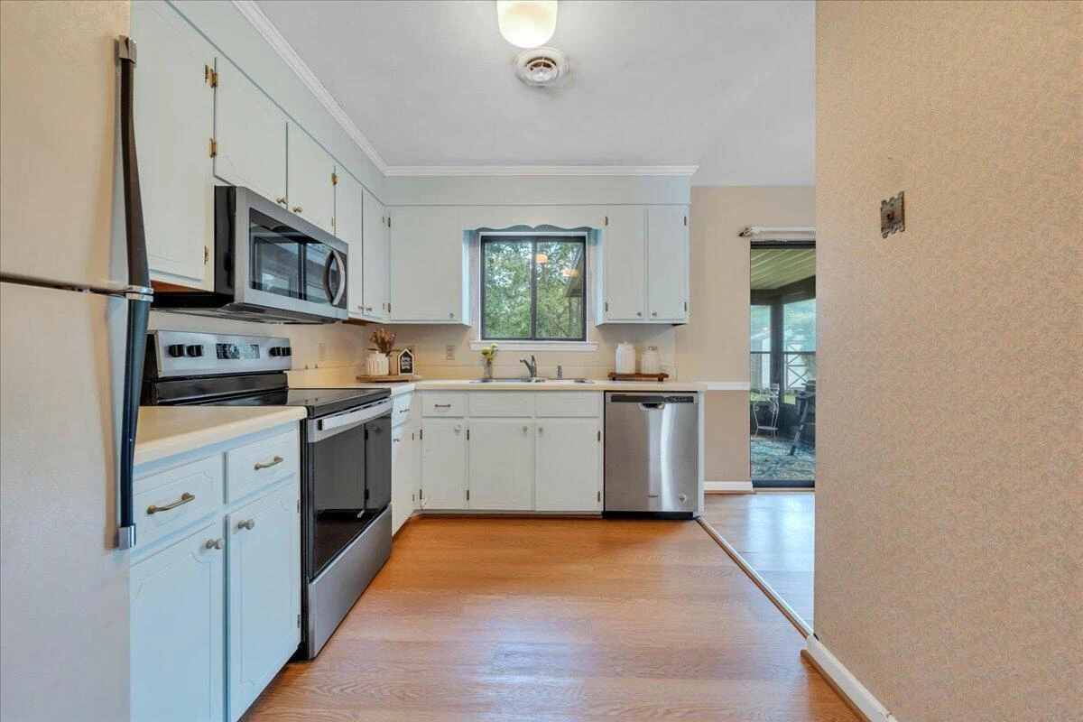 5421 Apple Blossom LN - Photo 6