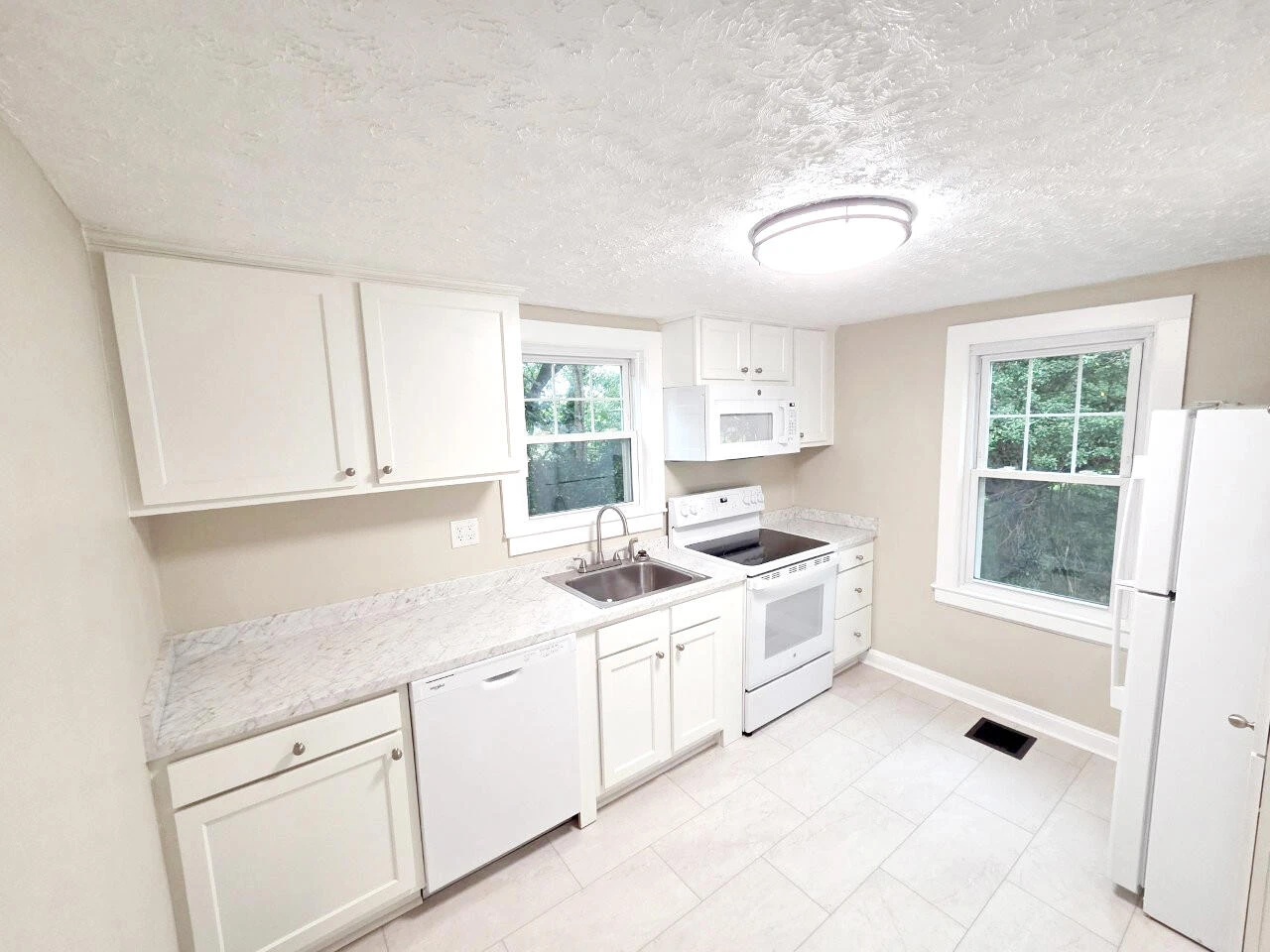 654 Old Vinton Mill RD NE - Photo 2