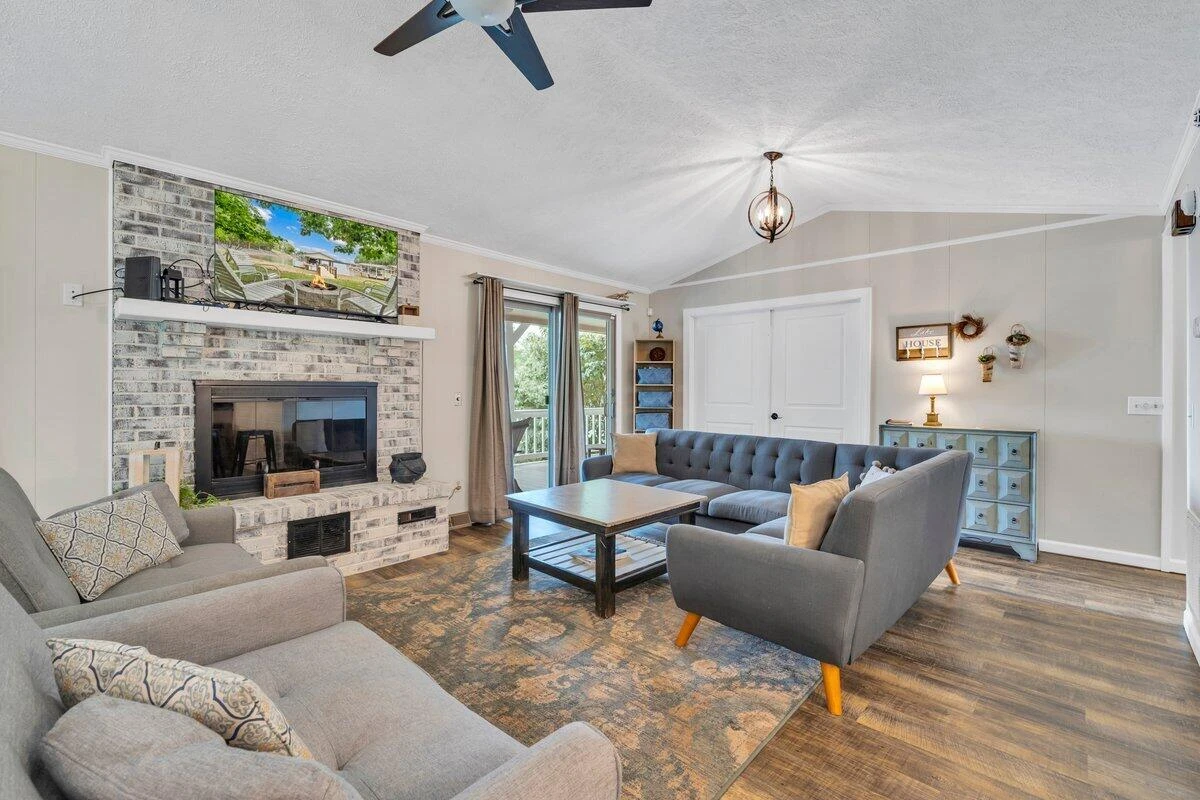 6015 Smith Mountain RD - Photo 15