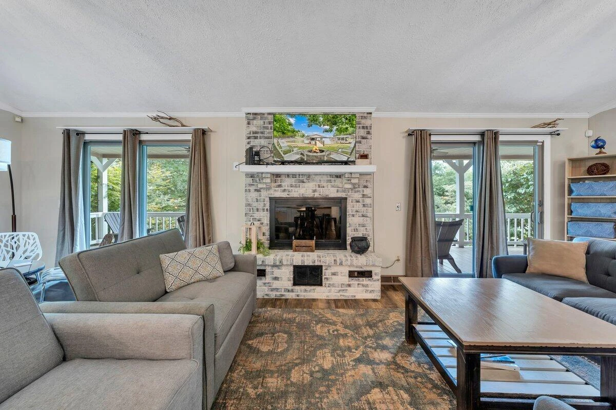 6015 Smith Mountain RD - Photo 16