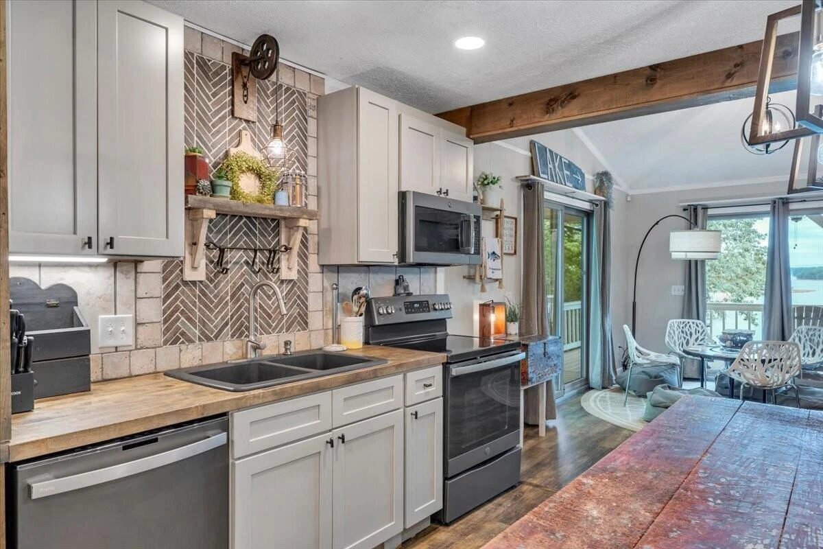 6015 Smith Mountain RD - Photo 22