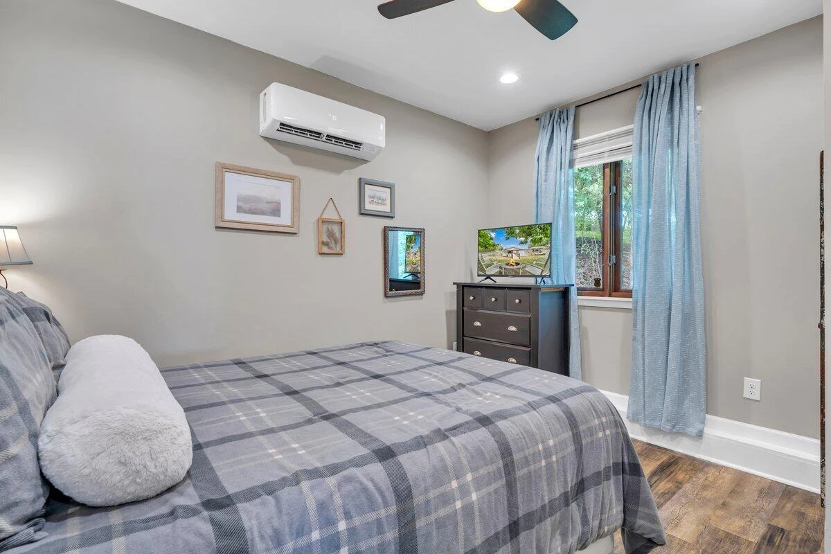 6015 Smith Mountain RD - Photo 32