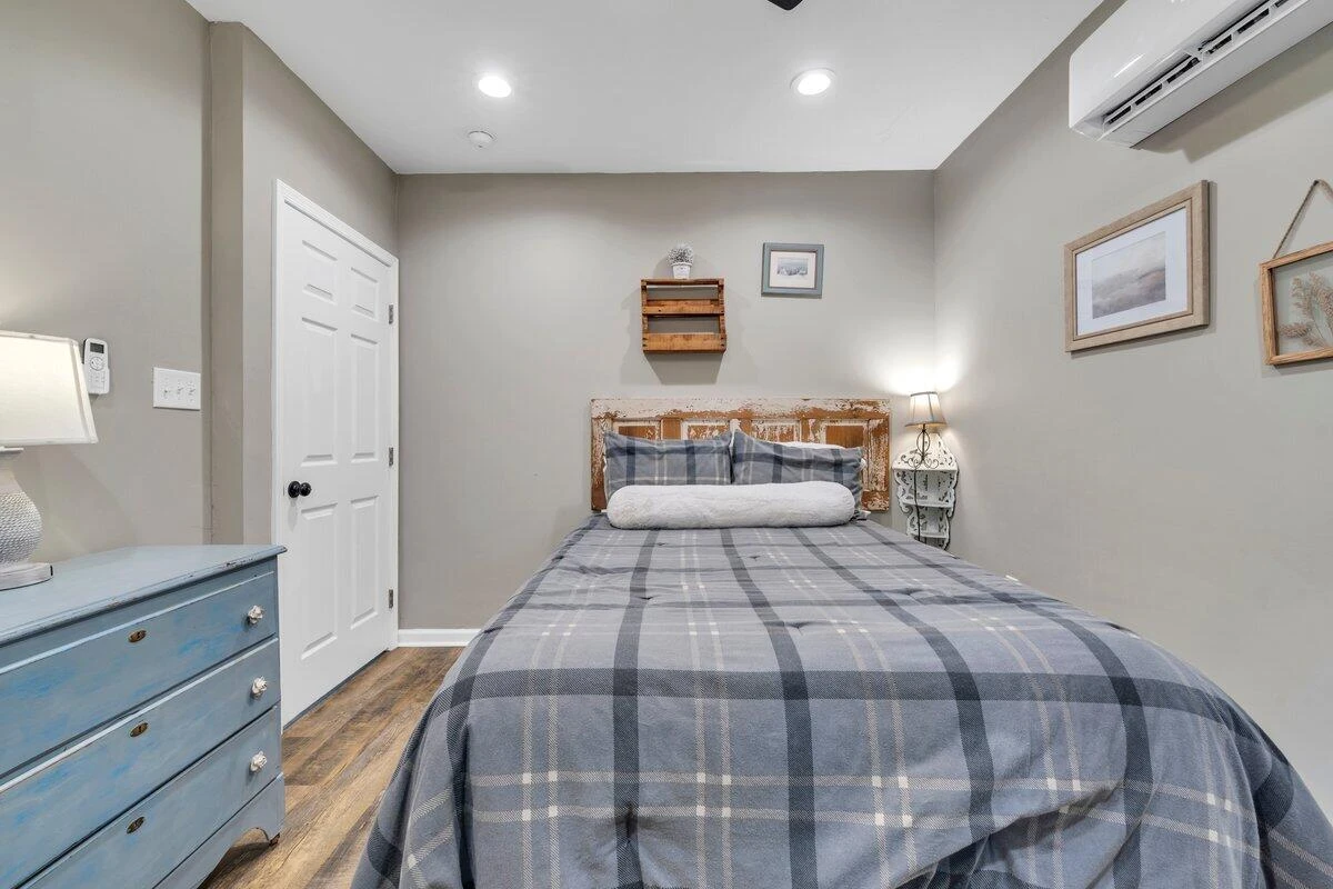 6015 Smith Mountain RD - Photo 33