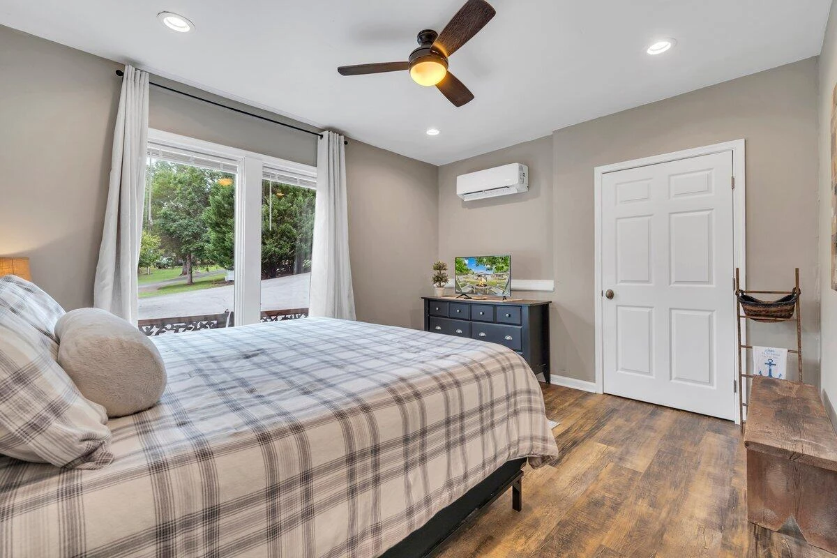 6015 Smith Mountain RD - Photo 34