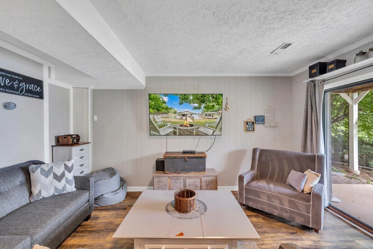 6015 Smith Mountain RD - Photo 40