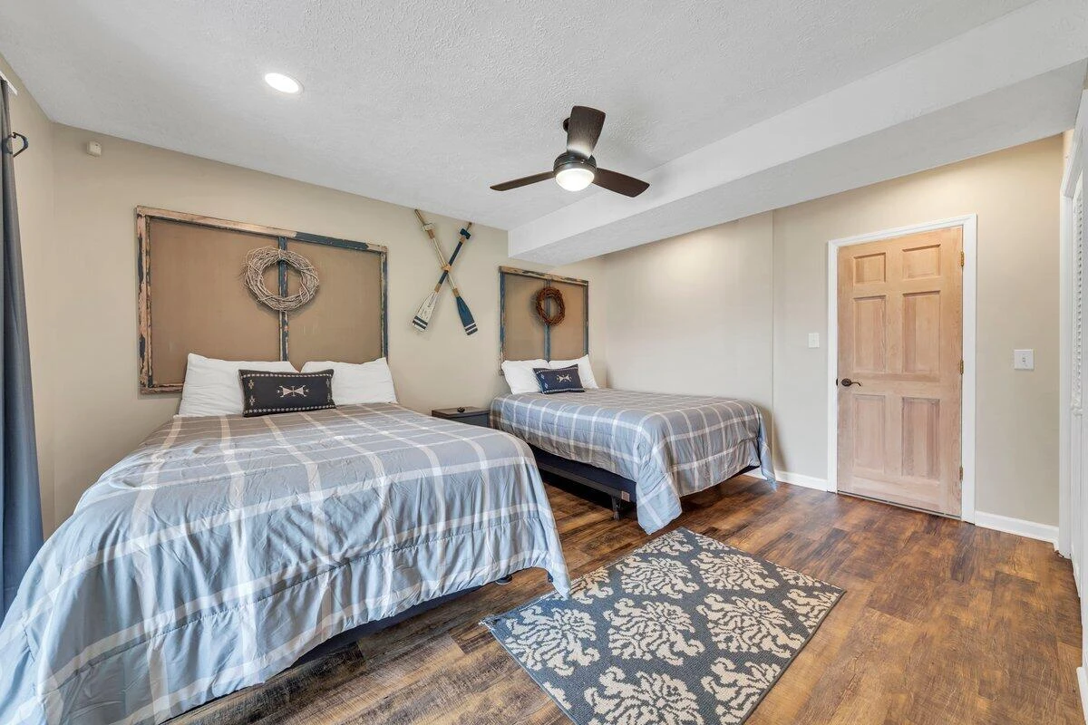6015 Smith Mountain RD - Photo 44